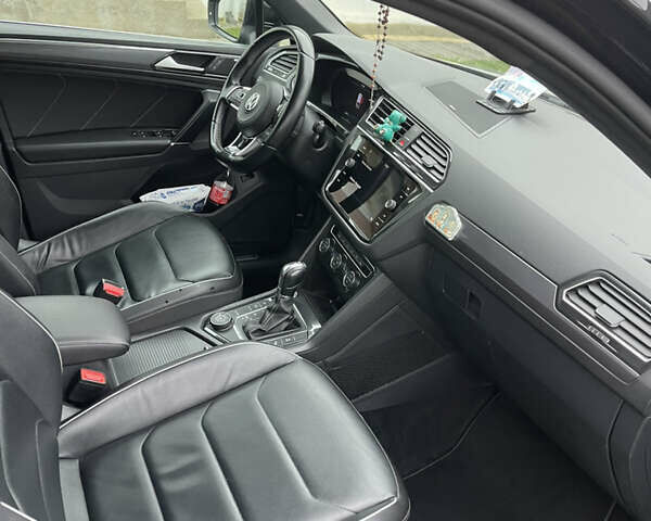 Черный Фольксваген Тигуан, объемом двигателя 1.98 л и пробегом 215 тыс. км за 26855 $, фото 8 на Automoto.ua