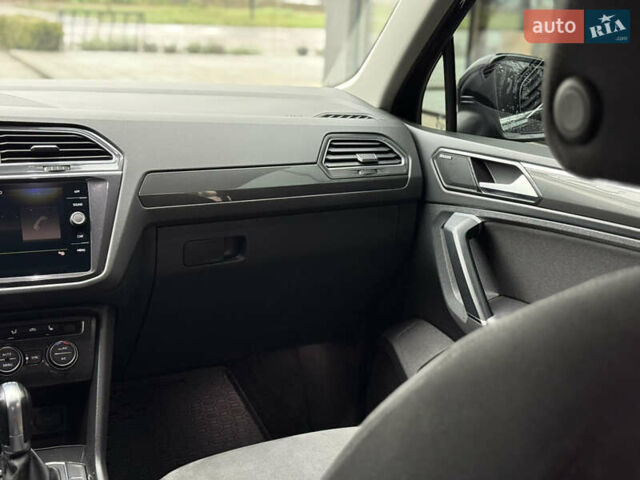 Черный Фольксваген Тигуан, объемом двигателя 2 л и пробегом 209 тыс. км за 23800 $, фото 17 на Automoto.ua