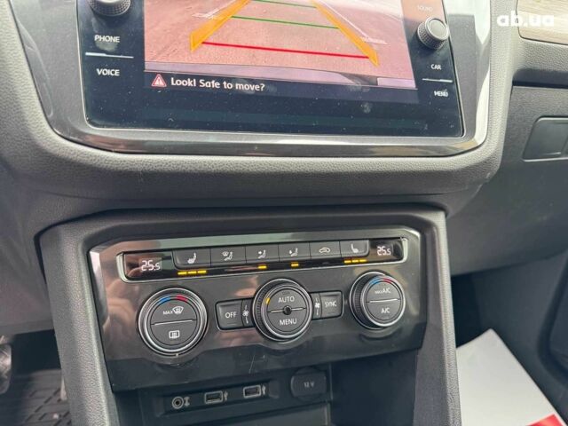 Черный Фольксваген Тигуан, объемом двигателя 2 л и пробегом 143 тыс. км за 18690 $, фото 26 на Automoto.ua