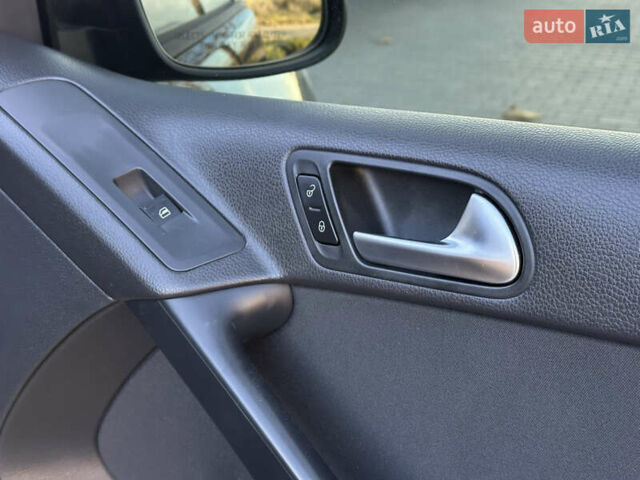 Черный Фольксваген Тигуан, объемом двигателя 2 л и пробегом 100 тыс. км за 14200 $, фото 42 на Automoto.ua