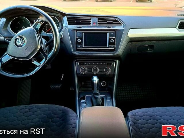 Черный Фольксваген Тигуан, объемом двигателя 2 л и пробегом 177 тыс. км за 20500 $, фото 5 на Automoto.ua