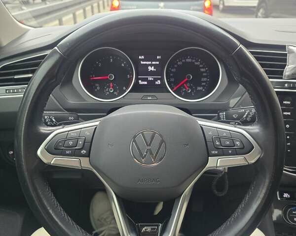 Черный Фольксваген Тигуан, объемом двигателя 1.98 л и пробегом 130 тыс. км за 24499 $, фото 34 на Automoto.ua