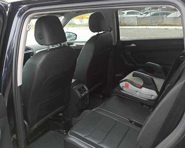 Черный Фольксваген Тигуан, объемом двигателя 2 л и пробегом 107 тыс. км за 21800 $, фото 5 на Automoto.ua