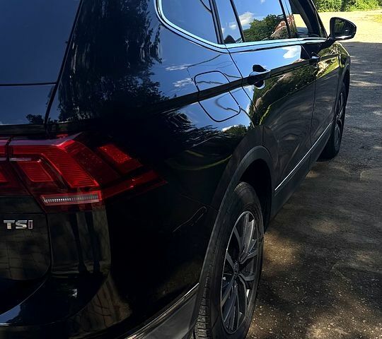 Черный Фольксваген Тигуан, объемом двигателя 2 л и пробегом 176 тыс. км за 17000 $, фото 6 на Automoto.ua