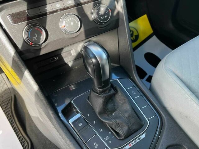 Чорний Фольксваген Тігуан, об'ємом двигуна 2 л та пробігом 42 тис. км за 17000 $, фото 12 на Automoto.ua