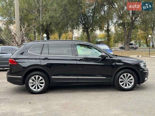 Чорний Фольксваген Тігуан, об'ємом двигуна 2 л та пробігом 143 тис. км за 18690 $, фото 5 на Automoto.ua