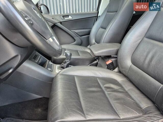 Чорний Фольксваген Тігуан, об'ємом двигуна 1.98 л та пробігом 117 тис. км за 17890 $, фото 42 на Automoto.ua