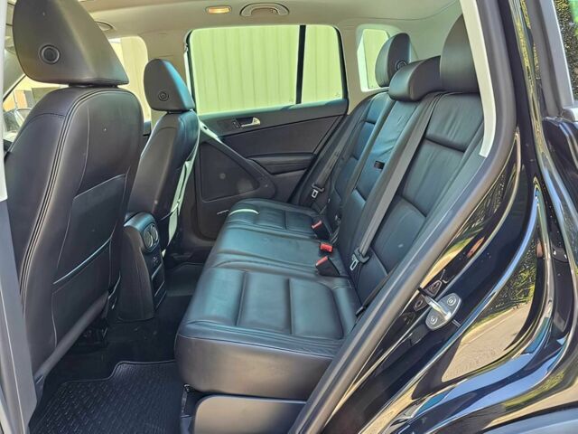 Черный Фольксваген Тигуан, объемом двигателя 2 л и пробегом 57 тыс. км за 9000 $, фото 11 на Automoto.ua