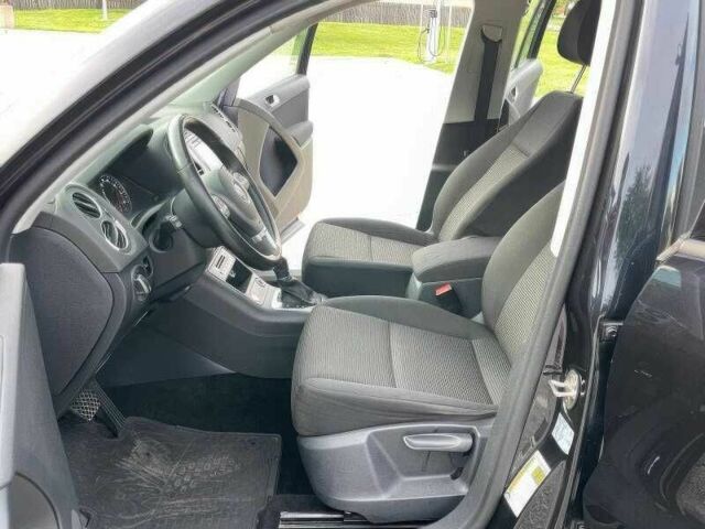 Чорний Фольксваген Тігуан, об'ємом двигуна 2 л та пробігом 123 тис. км за 3200 $, фото 8 на Automoto.ua