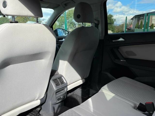 Чорний Фольксваген Тігуан, об'ємом двигуна 2 л та пробігом 42 тис. км за 17000 $, фото 20 на Automoto.ua