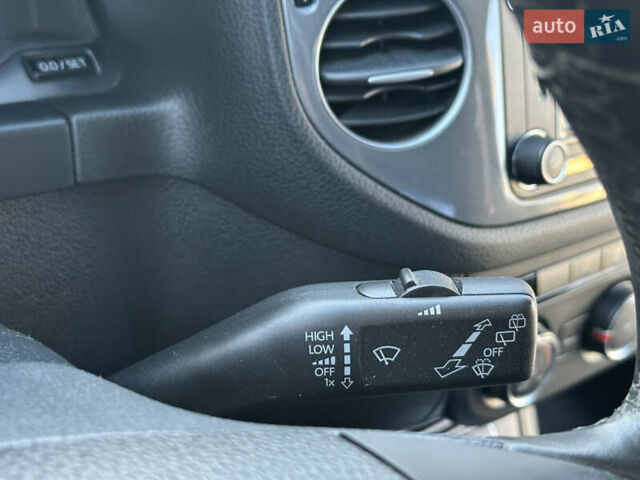 Черный Фольксваген Тигуан, объемом двигателя 2 л и пробегом 100 тыс. км за 14200 $, фото 59 на Automoto.ua