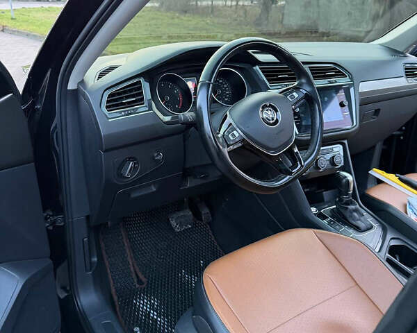 Черный Фольксваген Тигуан, объемом двигателя 1.98 л и пробегом 132 тыс. км за 18500 $, фото 4 на Automoto.ua