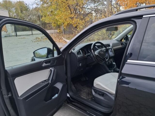 Черный Фольксваген Тигуан, объемом двигателя 2 л и пробегом 94 тыс. км за 21000 $, фото 3 на Automoto.ua