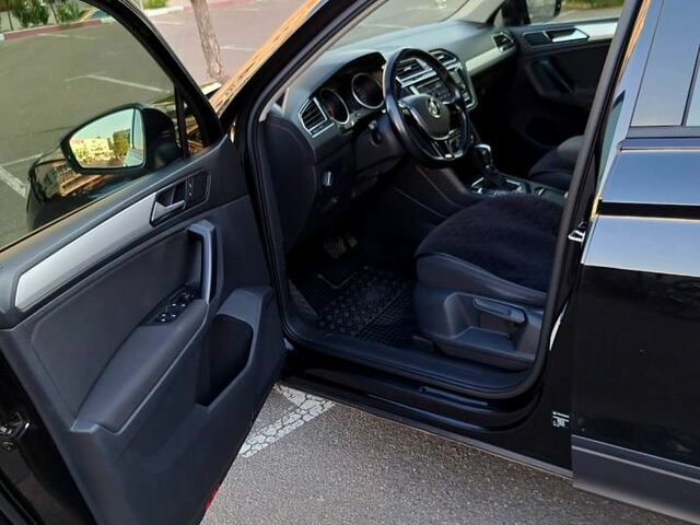 Черный Фольксваген Тигуан, объемом двигателя 2 л и пробегом 177 тыс. км за 20500 $, фото 7 на Automoto.ua