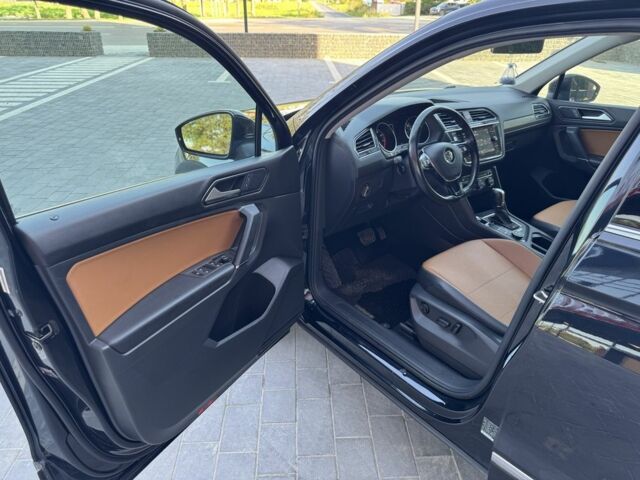 Черный Фольксваген Тигуан, объемом двигателя 2 л и пробегом 173 тыс. км за 16400 $, фото 9 на Automoto.ua