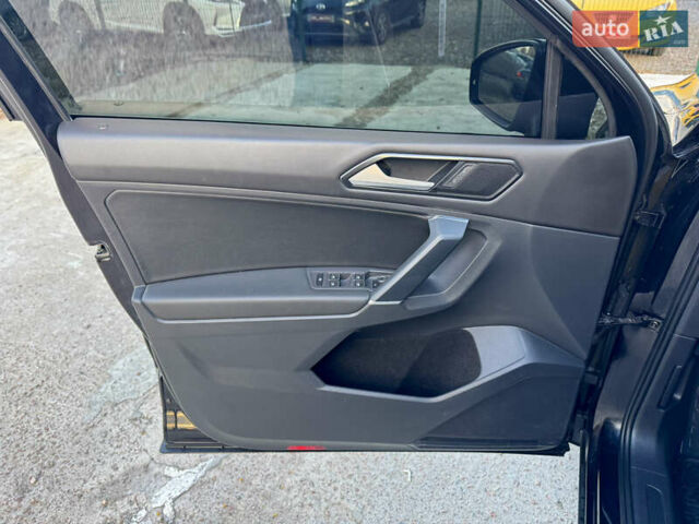 Черный Фольксваген Тигуан, объемом двигателя 1.98 л и пробегом 81 тыс. км за 21500 $, фото 32 на Automoto.ua