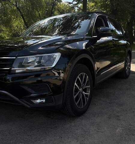 Черный Фольксваген Тигуан, объемом двигателя 1.98 л и пробегом 175 тыс. км за 17500 $, фото 1 на Automoto.ua