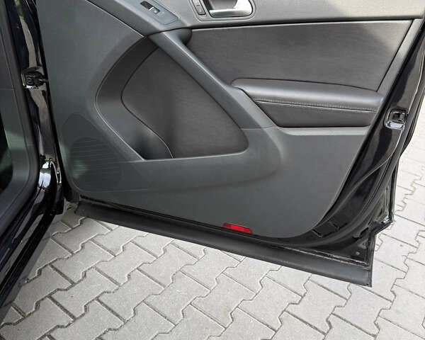 Черный Фольксваген Тигуан, объемом двигателя 2 л и пробегом 104 тыс. км за 14900 $, фото 13 на Automoto.ua