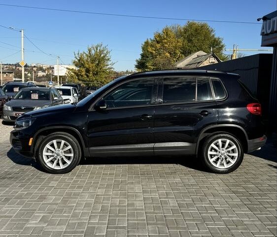 Черный Фольксваген Тигуан, объемом двигателя 2 л и пробегом 183 тыс. км за 14000 $, фото 7 на Automoto.ua