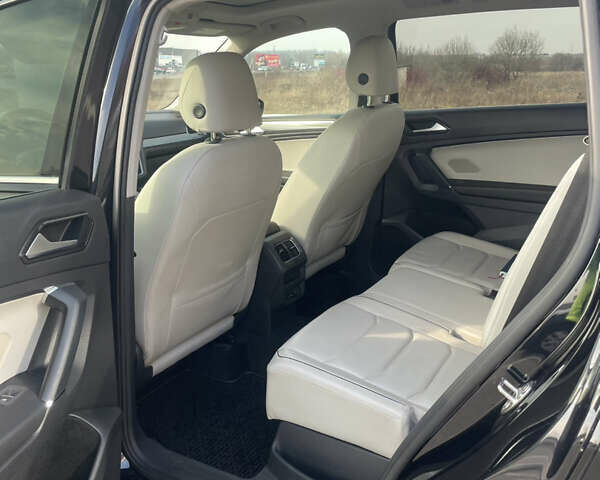 Черный Фольксваген Тигуан, объемом двигателя 1.98 л и пробегом 99 тыс. км за 23000 $, фото 24 на Automoto.ua