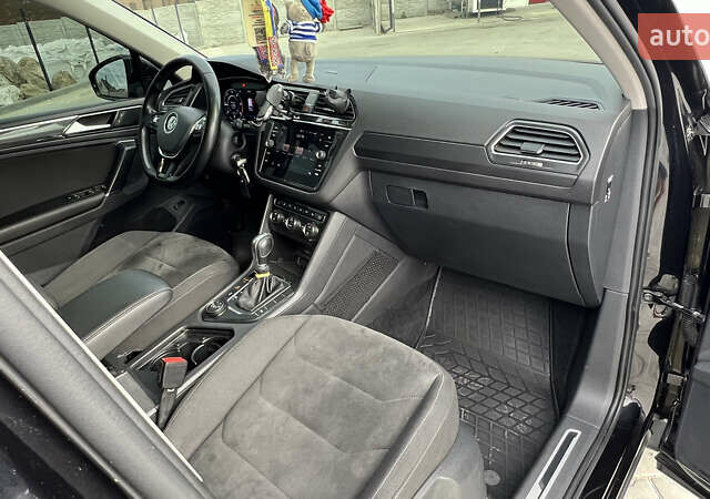 Черный Фольксваген Тигуан, объемом двигателя 1.97 л и пробегом 250 тыс. км за 23500 $, фото 13 на Automoto.ua
