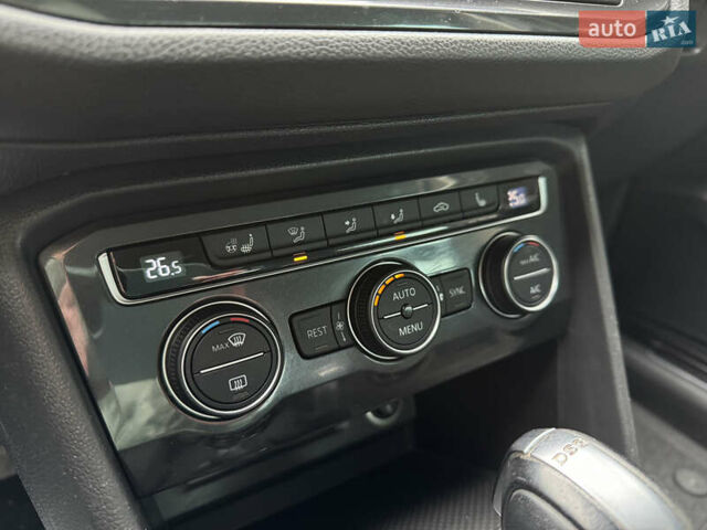 Чорний Фольксваген Тігуан, об'ємом двигуна 1.98 л та пробігом 151 тис. км за 24900 $, фото 31 на Automoto.ua