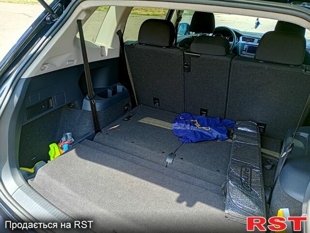 Чорний Фольксваген Тігуан, об'ємом двигуна 2 л та пробігом 93 тис. км за 15000 $, фото 3 на Automoto.ua