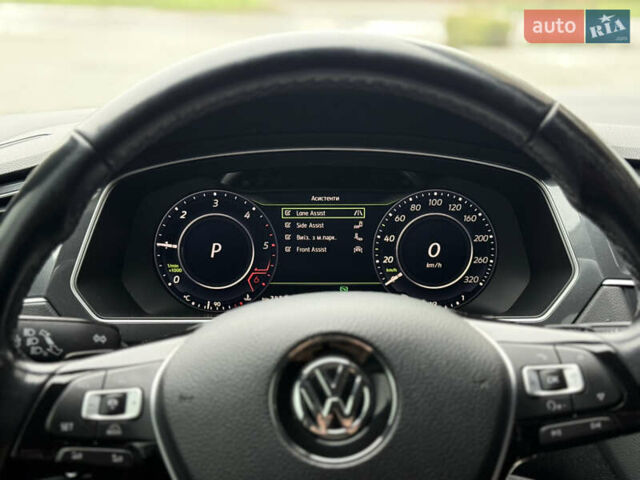 Черный Фольксваген Тигуан, объемом двигателя 2 л и пробегом 209 тыс. км за 23800 $, фото 19 на Automoto.ua