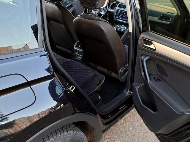 Черный Фольксваген Тигуан, объемом двигателя 2 л и пробегом 177 тыс. км за 20500 $, фото 10 на Automoto.ua