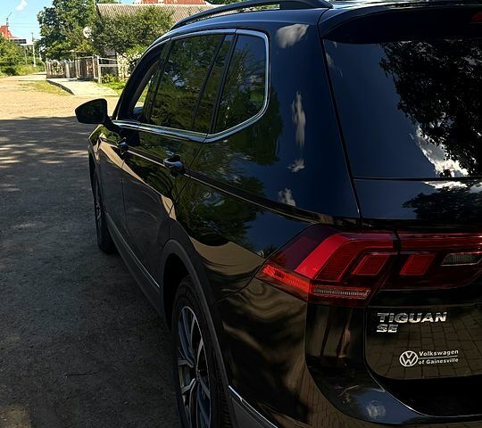 Черный Фольксваген Тигуан, объемом двигателя 2 л и пробегом 176 тыс. км за 17000 $, фото 8 на Automoto.ua