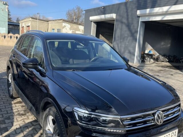 Черный Фольксваген Тигуан, объемом двигателя 2 л и пробегом 225 тыс. км за 24000 $, фото 2 на Automoto.ua