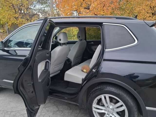 Черный Фольксваген Тигуан, объемом двигателя 2 л и пробегом 94 тыс. км за 21000 $, фото 5 на Automoto.ua