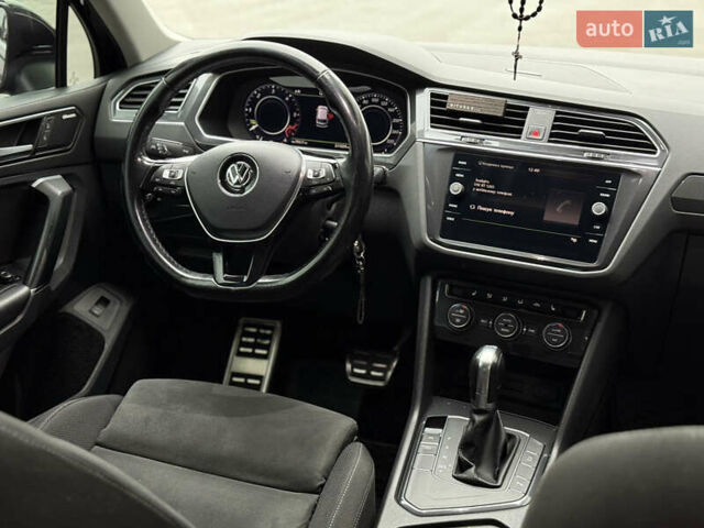 Черный Фольксваген Тигуан, объемом двигателя 2 л и пробегом 209 тыс. км за 23800 $, фото 16 на Automoto.ua