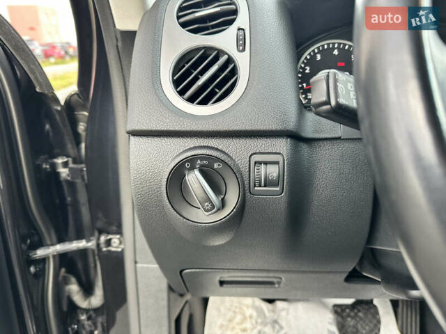 Черный Фольксваген Тигуан, объемом двигателя 2 л и пробегом 175 тыс. км за 12333 $, фото 43 на Automoto.ua