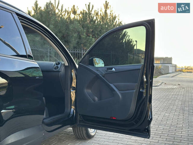 Черный Фольксваген Тигуан, объемом двигателя 2 л и пробегом 100 тыс. км за 14200 $, фото 41 на Automoto.ua