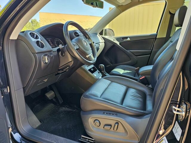 Черный Фольксваген Тигуан, объемом двигателя 2 л и пробегом 57 тыс. км за 11300 $, фото 6 на Automoto.ua