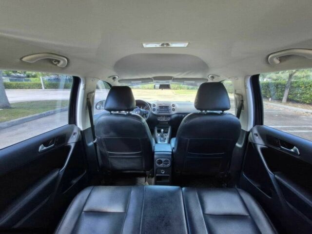 Черный Фольксваген Тигуан, объемом двигателя 2 л и пробегом 55 тыс. км за 17000 $, фото 12 на Automoto.ua