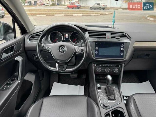 Чорний Фольксваген Тігуан, об'ємом двигуна 2 л та пробігом 143 тис. км за 18690 $, фото 17 на Automoto.ua
