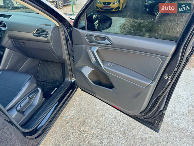 Черный Фольксваген Тигуан, объемом двигателя 1.98 л и пробегом 81 тыс. км за 21500 $, фото 46 на Automoto.ua