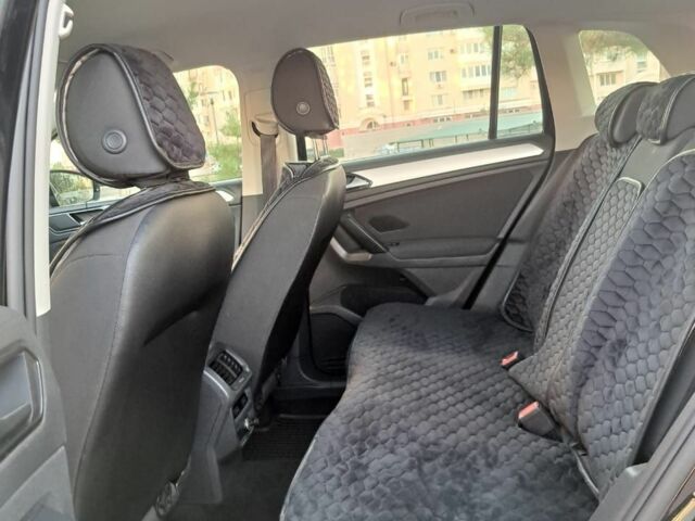 Чорний Фольксваген Тігуан, об'ємом двигуна 2 л та пробігом 176 тис. км за 20500 $, фото 4 на Automoto.ua