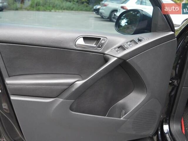 Черный Фольксваген Тигуан, объемом двигателя 1.98 л и пробегом 166 тыс. км за 15000 $, фото 13 на Automoto.ua