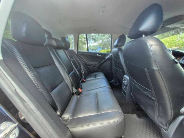 Черный Фольксваген Тигуан, объемом двигателя 2 л и пробегом 55 тыс. км за 17000 $, фото 10 на Automoto.ua