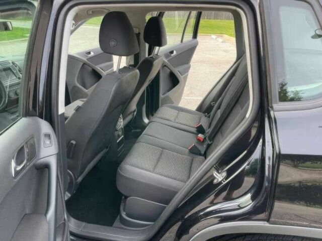 Чорний Фольксваген Тігуан, об'ємом двигуна 2 л та пробігом 123 тис. км за 3200 $, фото 9 на Automoto.ua