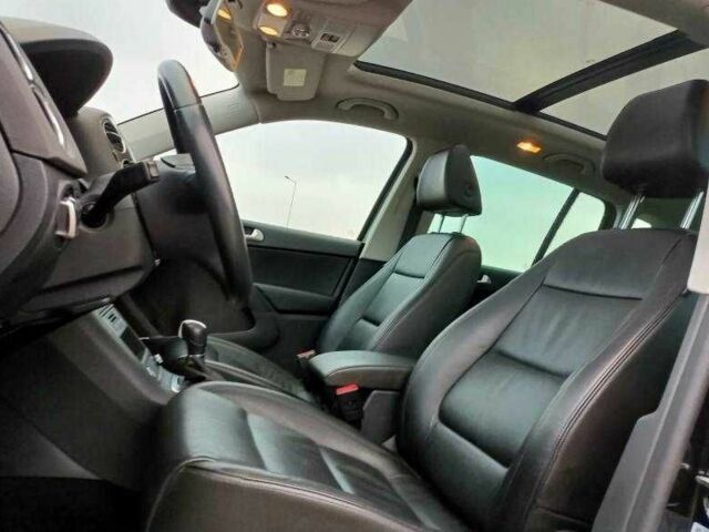 Чорний Фольксваген Тігуан, об'ємом двигуна 2 л та пробігом 82 тис. км за 10300 $, фото 10 на Automoto.ua