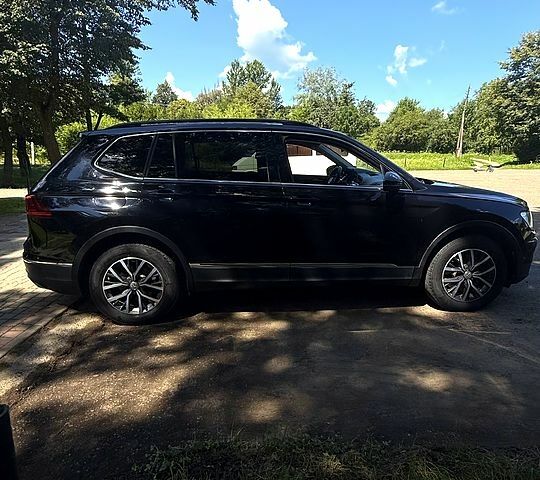 Черный Фольксваген Тигуан, объемом двигателя 2 л и пробегом 176 тыс. км за 17000 $, фото 1 на Automoto.ua