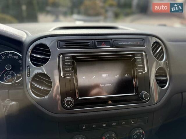 Черный Фольксваген Тигуан, объемом двигателя 1.98 л и пробегом 122 тыс. км за 14900 $, фото 56 на Automoto.ua