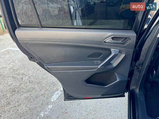 Черный Фольксваген Тигуан, объемом двигателя 1.98 л и пробегом 81 тыс. км за 21500 $, фото 38 на Automoto.ua