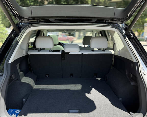 Черный Фольксваген Тигуан, объемом двигателя 2 л и пробегом 145 тыс. км за 19700 $, фото 12 на Automoto.ua