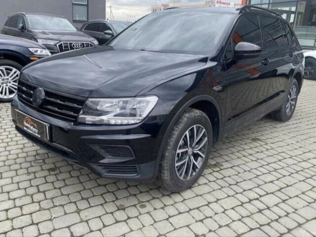 Чорний Фольксваген Тігуан, об'ємом двигуна 2 л та пробігом 131 тис. км за 18500 $, фото 1 на Automoto.ua