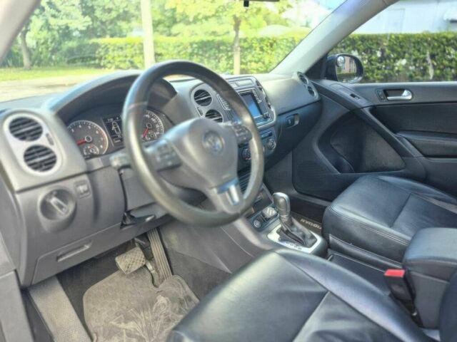 Черный Фольксваген Тигуан, объемом двигателя 2 л и пробегом 55 тыс. км за 17000 $, фото 6 на Automoto.ua